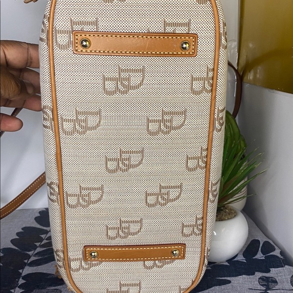 Dooney & Bourke Beige canvas and leather Shopper and dooney card holder set - Picture 13 of 14